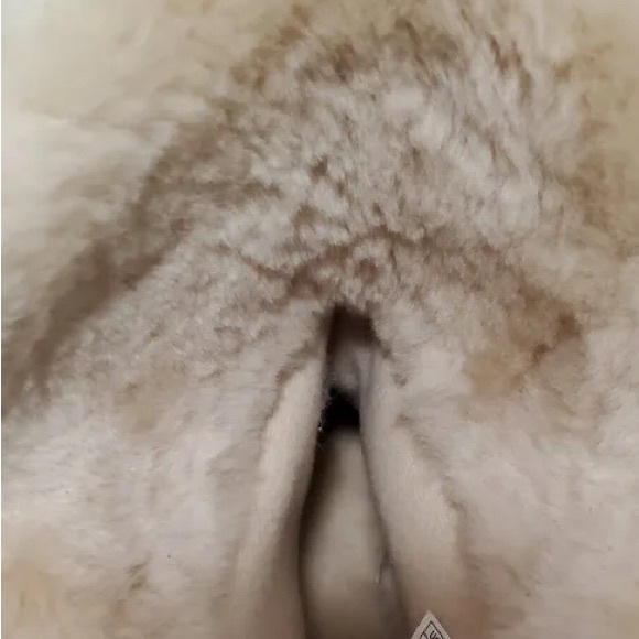 Authentic UGG Winter Boots EUC in box 2 ways to wear - Picture 3 of 8